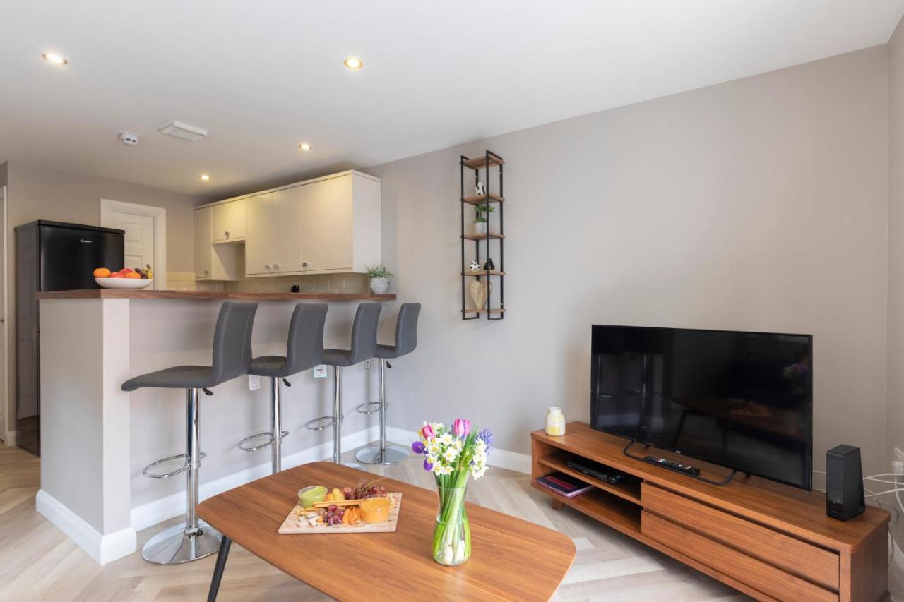 Elliot Oliver - 2 Bedroom Garden Apartment With Parking Cheltenham Extérieur photo
