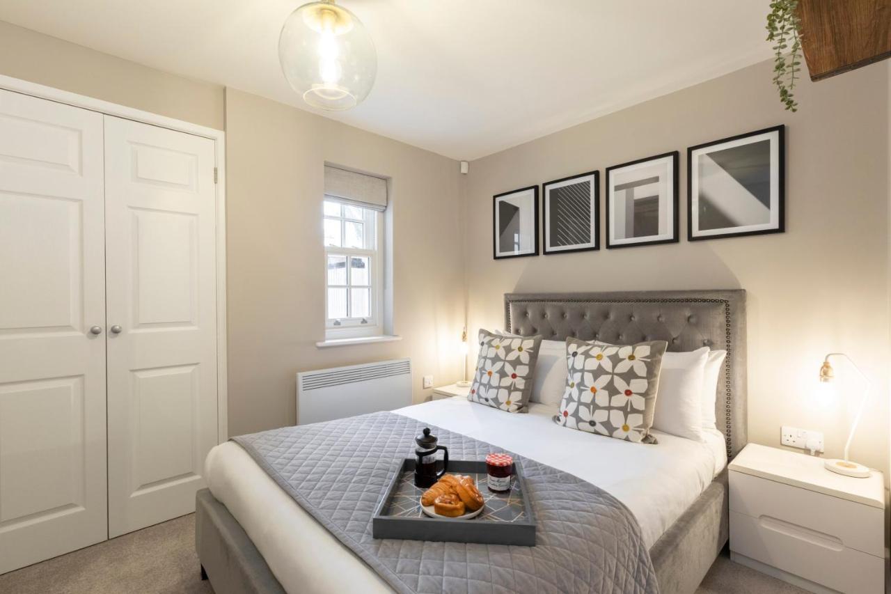 Elliot Oliver - 2 Bedroom Garden Apartment With Parking Cheltenham Extérieur photo
